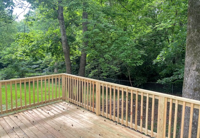 Building Photo - 3333 Valley Park Dr