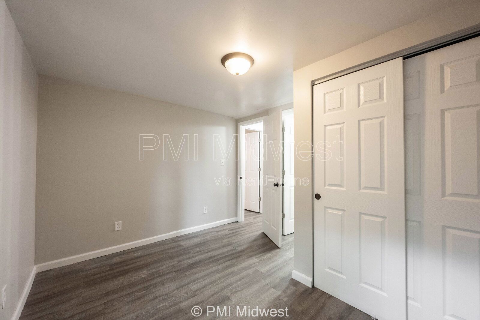 Building Photo - 955 N Traub Ave