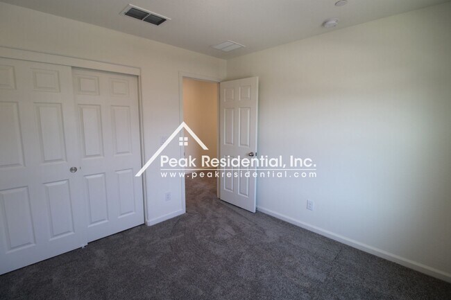 Building Photo - Brand New Rocklin 4bd/3ba House with 2 Car...
