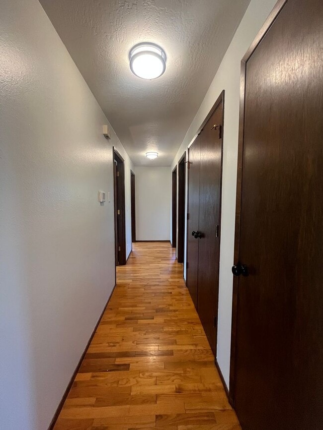 Building Photo - 5-Bedroom 2-Bathroom home in Coburg