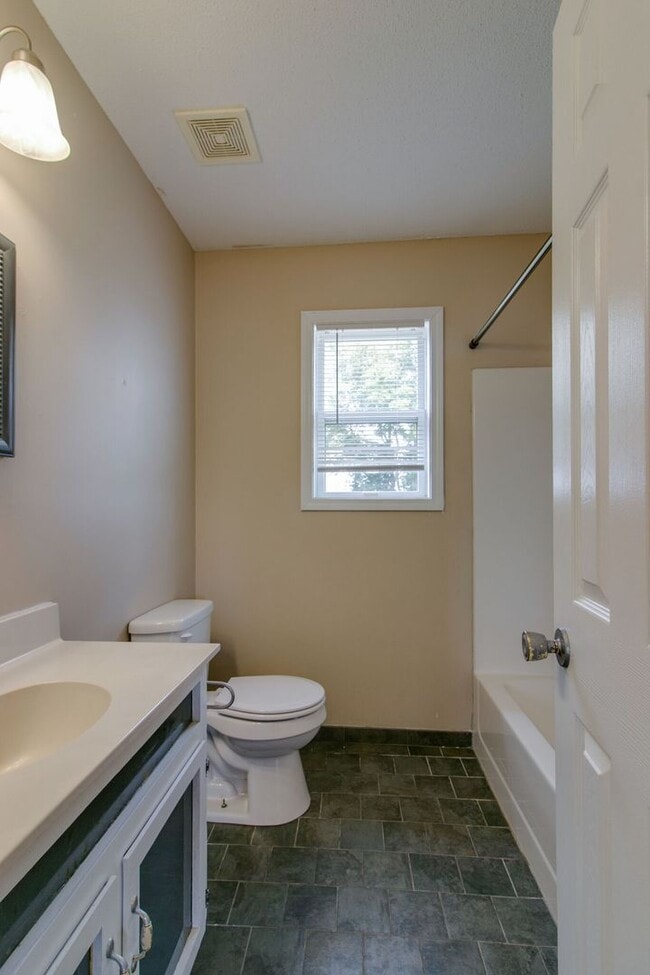 Building Photo - 1002 Poppy Seed Dr