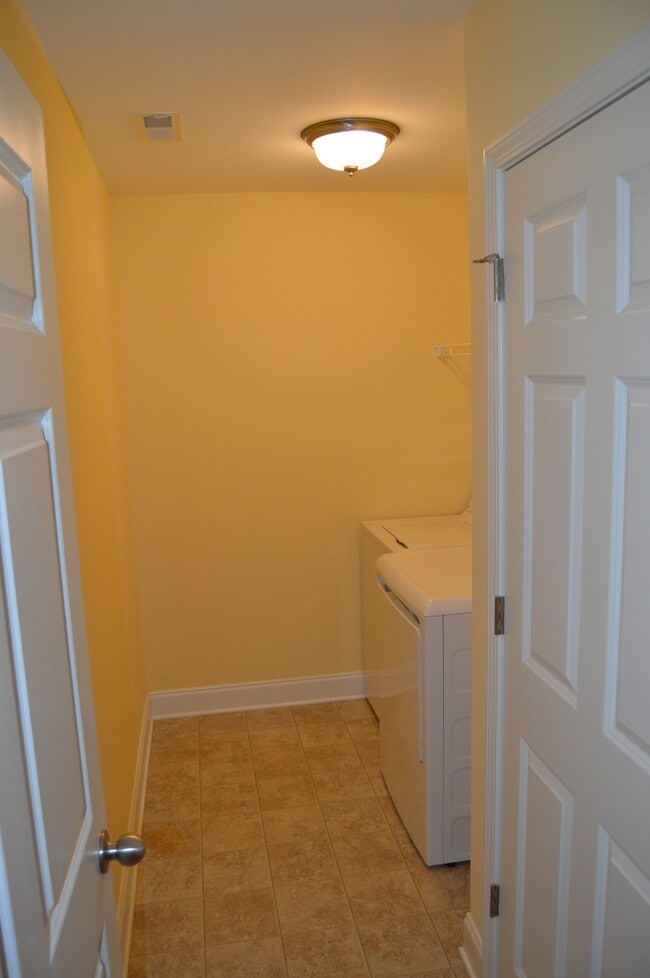 Building Photo - 132 Springfield Rd