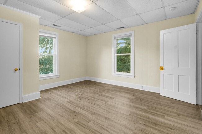 Building Photo - 1110 N Pasteur St