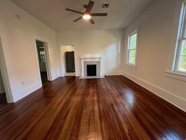 Building Photo - 3 Bedroom, 1 Bath Home