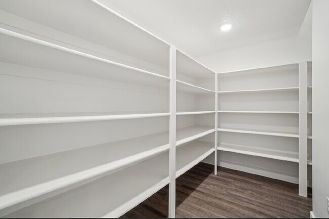 Building Photo - 2918 Pingree Ave E