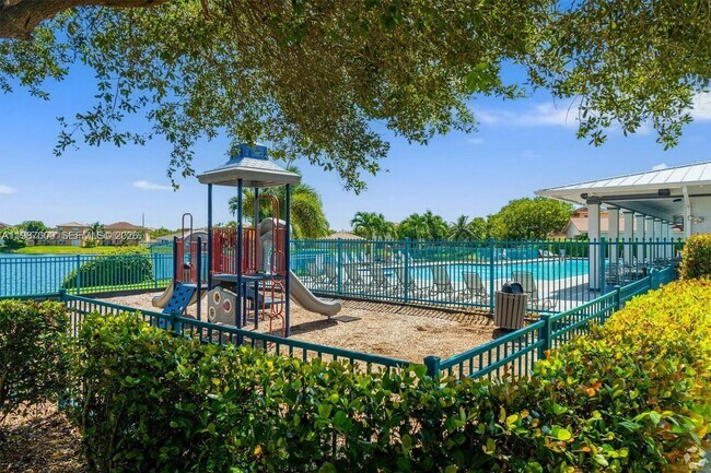 Building Photo - 2014 NE 38th Rd