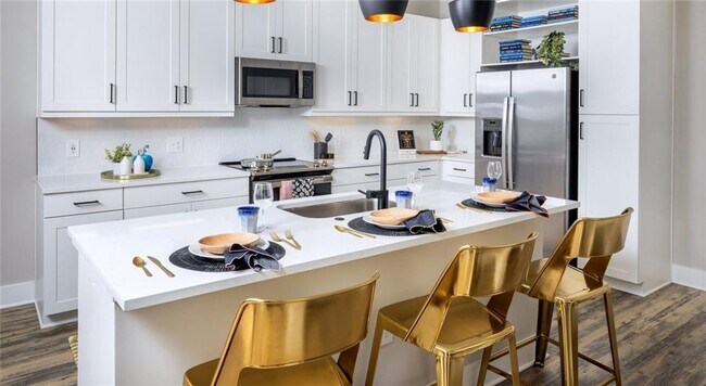 Building Photo - 105 Rogers St NE