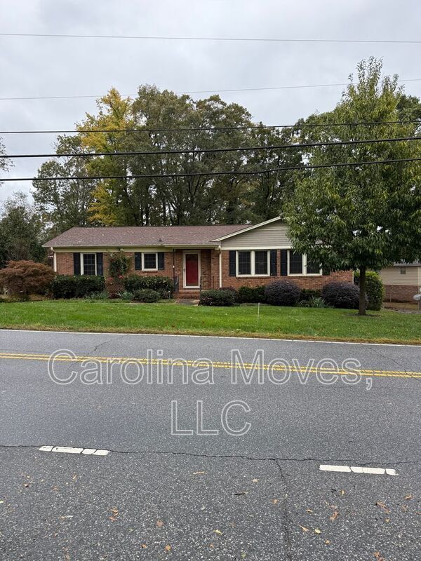 Building Photo - 708 W Lee Rd