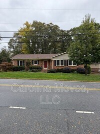 Building Photo - 708 W Lee Rd