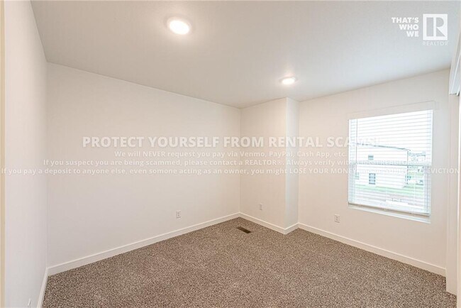 Building Photo - 861 Reading RR Ln