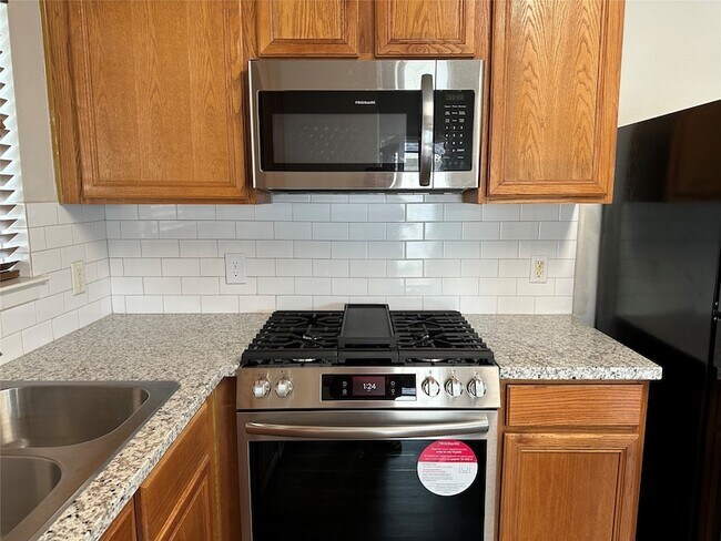 Building Photo - 3910 Mossy Pl Ln