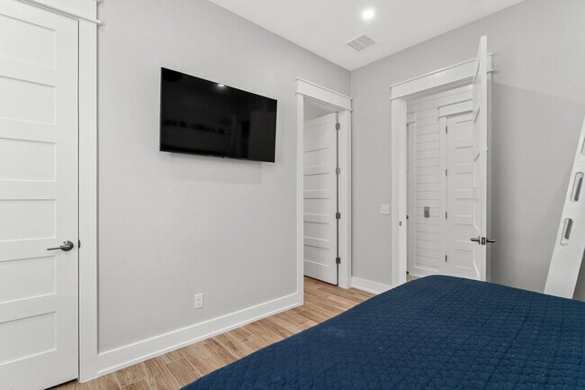 Building Photo - 14300 Front Beach Rd