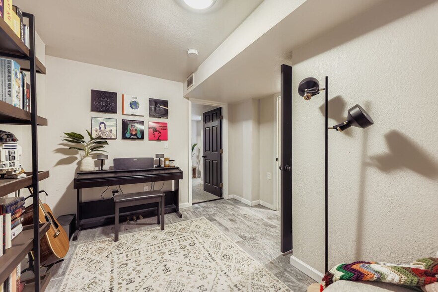 Building Photo - 7451 Bradburn Blvd