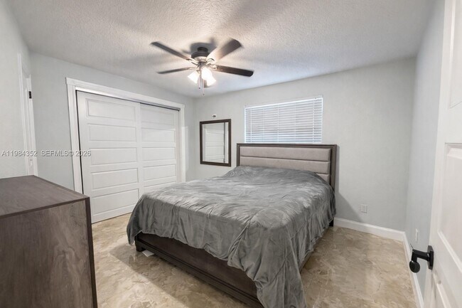 Building Photo - 6527 NW 2nd St