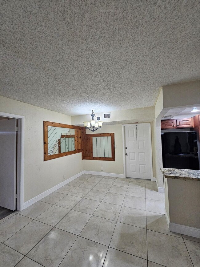 Building Photo - 3720 N Pine Island Rd