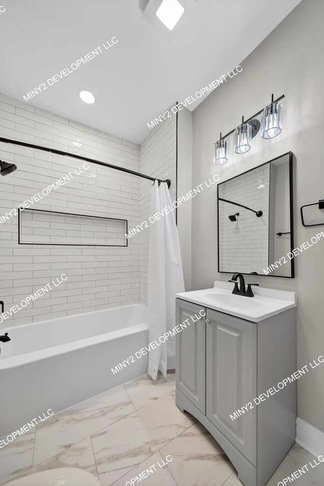 Building Photo - Completely Renovated 4-Bedroom Home in Warren!