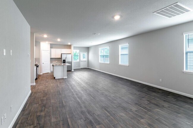 Building Photo - 703 Bluffview Dr.