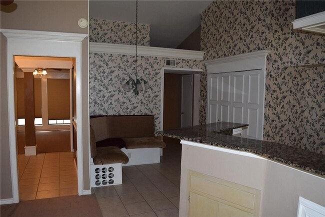 Building Photo - 512 Rosewood Ln