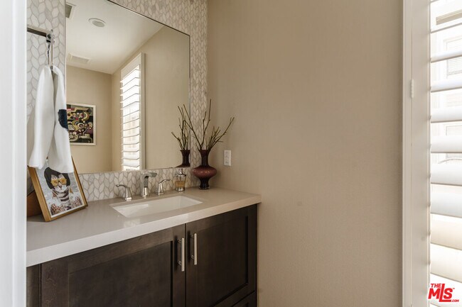 Building Photo - 12765 Bluff Creek Dr