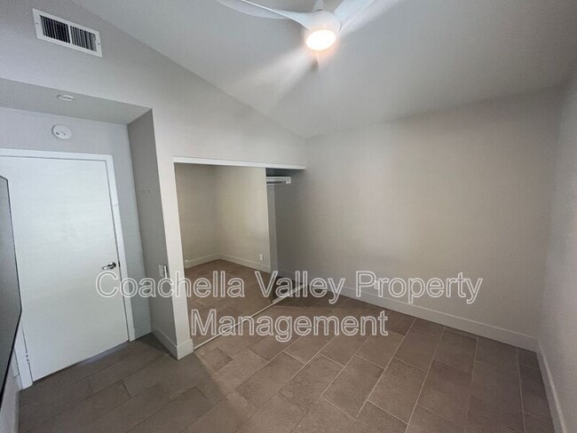 Building Photo - 835 Nueva Vista Dr S