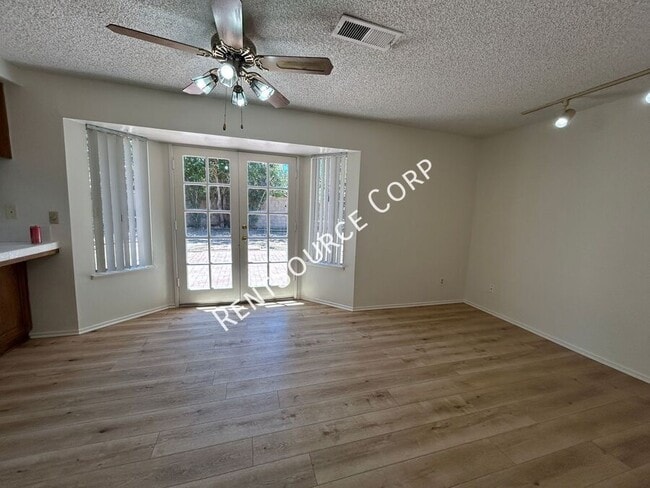 Building Photo - 1304 Kings Rd