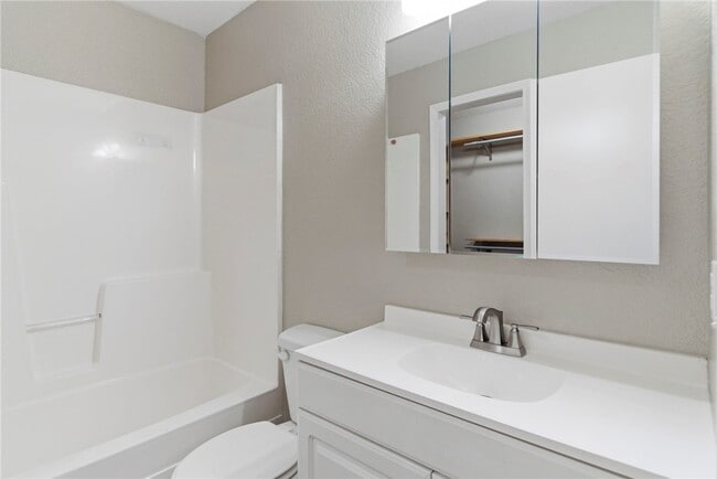 Building Photo - 932 S Curtis Ave