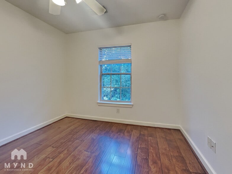 Building Photo - 5343 Summit Hollow Dr