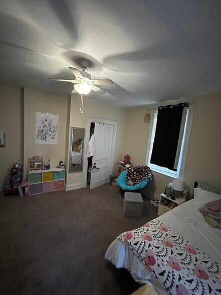 Building Photo - 2154 W Clifton Ave