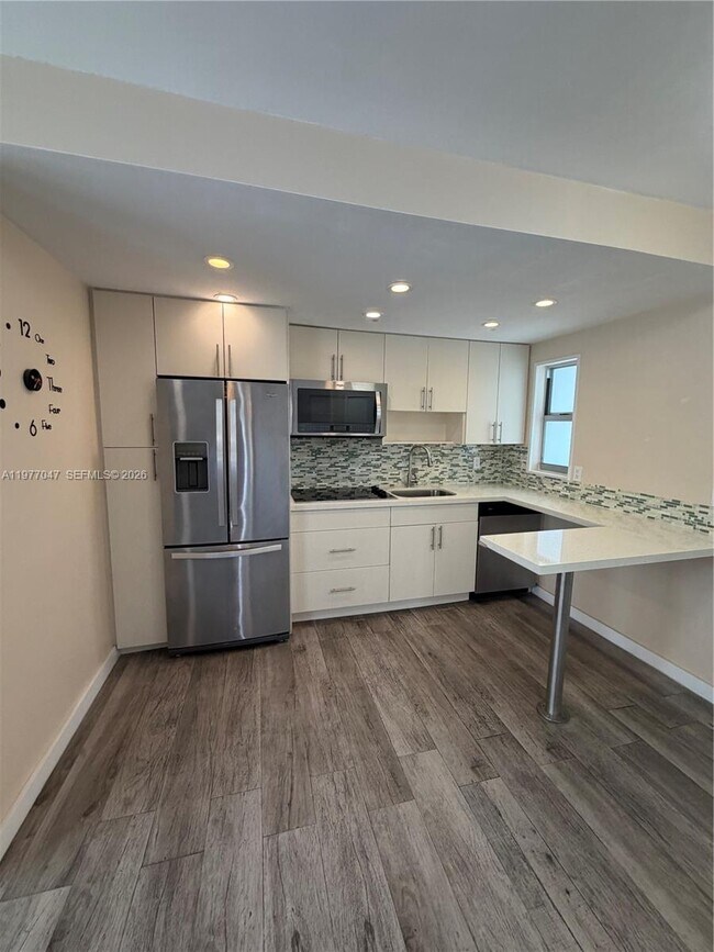 Building Photo - 1340 Lincoln Rd