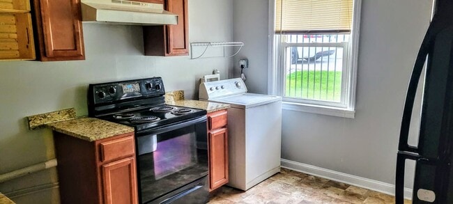 Building Photo - 418 Iverson Way