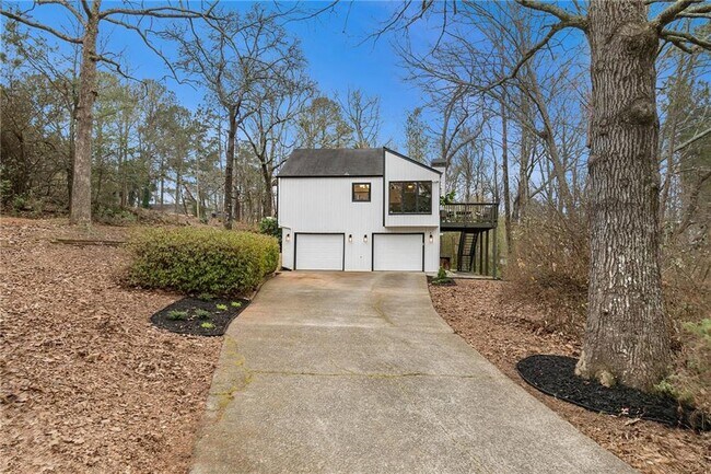 Building Photo - 1850 Cedar Cliff Dr