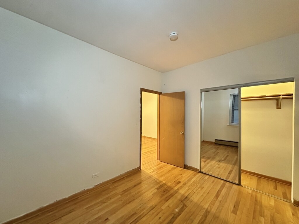 Building Photo - 634 W Barry Ave