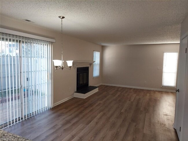 Building Photo - 637 Ridge Cir