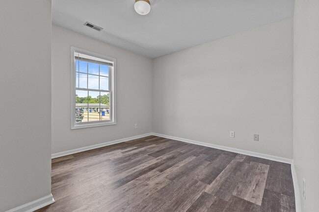 Building Photo - 40 Coats Cir