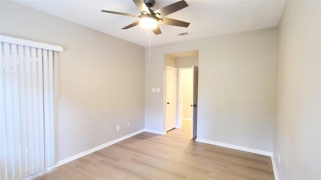 Building Photo - 3500 Tangle Brush Dr