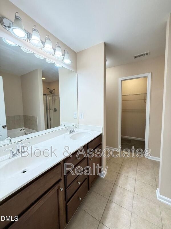 Building Photo - 705 Keystone Park Dr