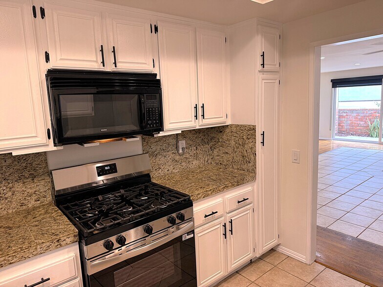 Building Photo - 1823 11th St