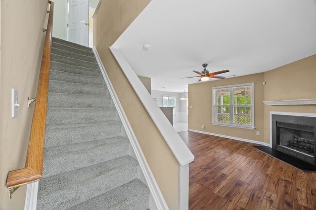 Building Photo - Three Bedroom Home!