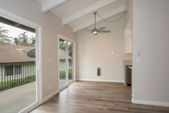 Building Photo - Completely Renovated 2 Bedroom / 1.5 Bath ...