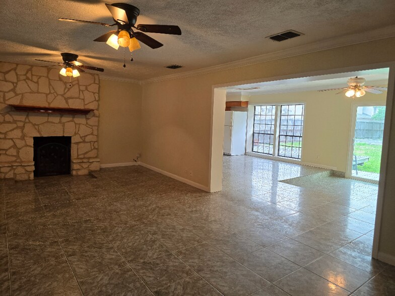 Building Photo - 425 Eldon Dr