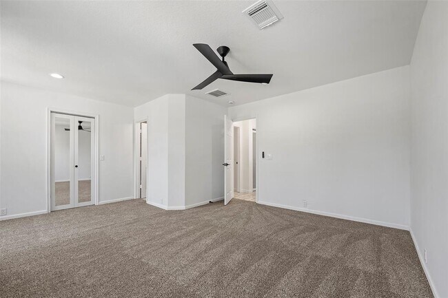 Building Photo - 16879 Mammoth Springs Dr
