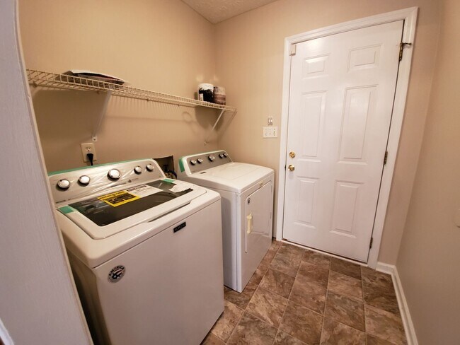 Building Photo - 8714 Tangletree Dr