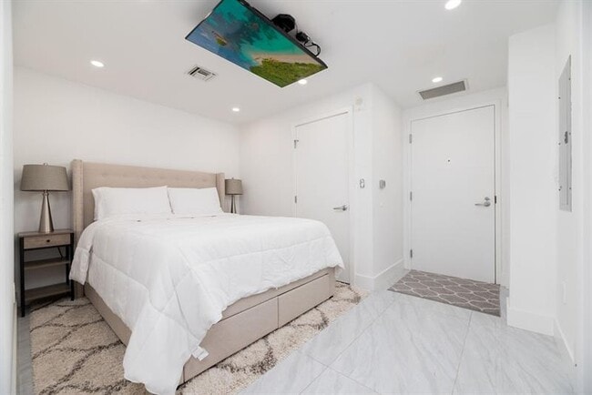 Building Photo - 16385 Biscayne Blvd