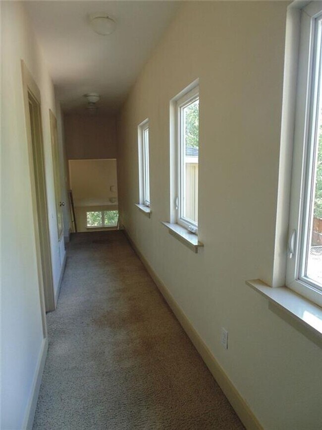 Building Photo - 4406 Bennett Ave