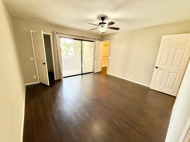 Building Photo - Beautiful 3 bed/3 bath In Costa Mesa