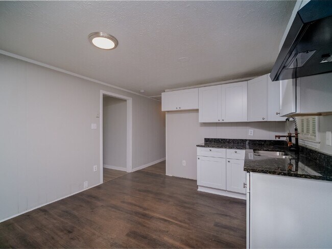 Building Photo - "Charming 3-Bedroom Retreat in Kings Mountain - Cozy 1050 sqft Home!"