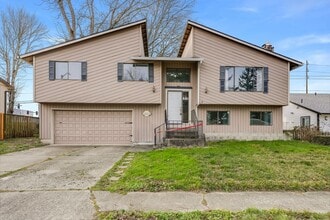 Building Photo - Beautiful 4 bed, 3 bath rental home in North Central Gresham!