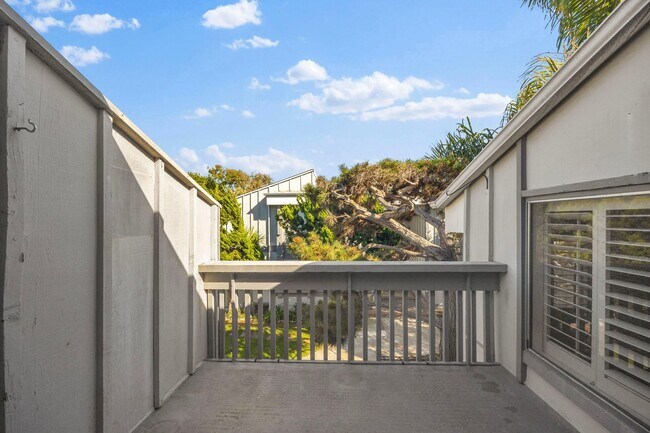 Building Photo - Updated studio - available now
