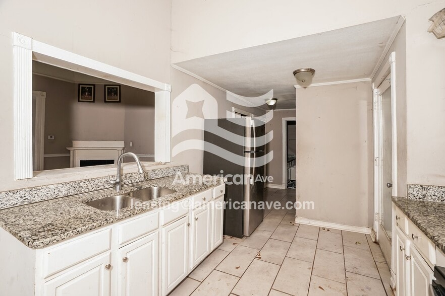 Building Photo - 2566 English Ave