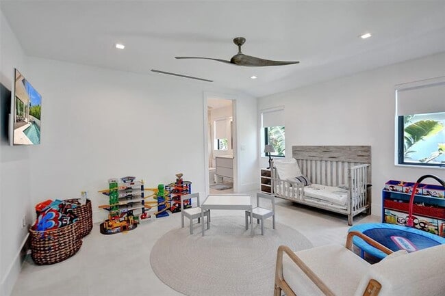 Building Photo - 1111 SE 9th Ave